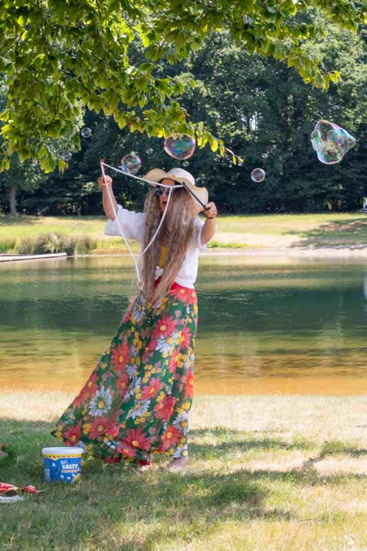 Hippies met zeepbellen