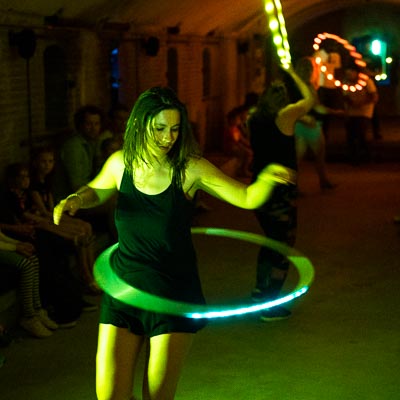 dans - hoopdance
